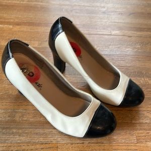 LIFESTRIDE VINTAGE PUMPS 6